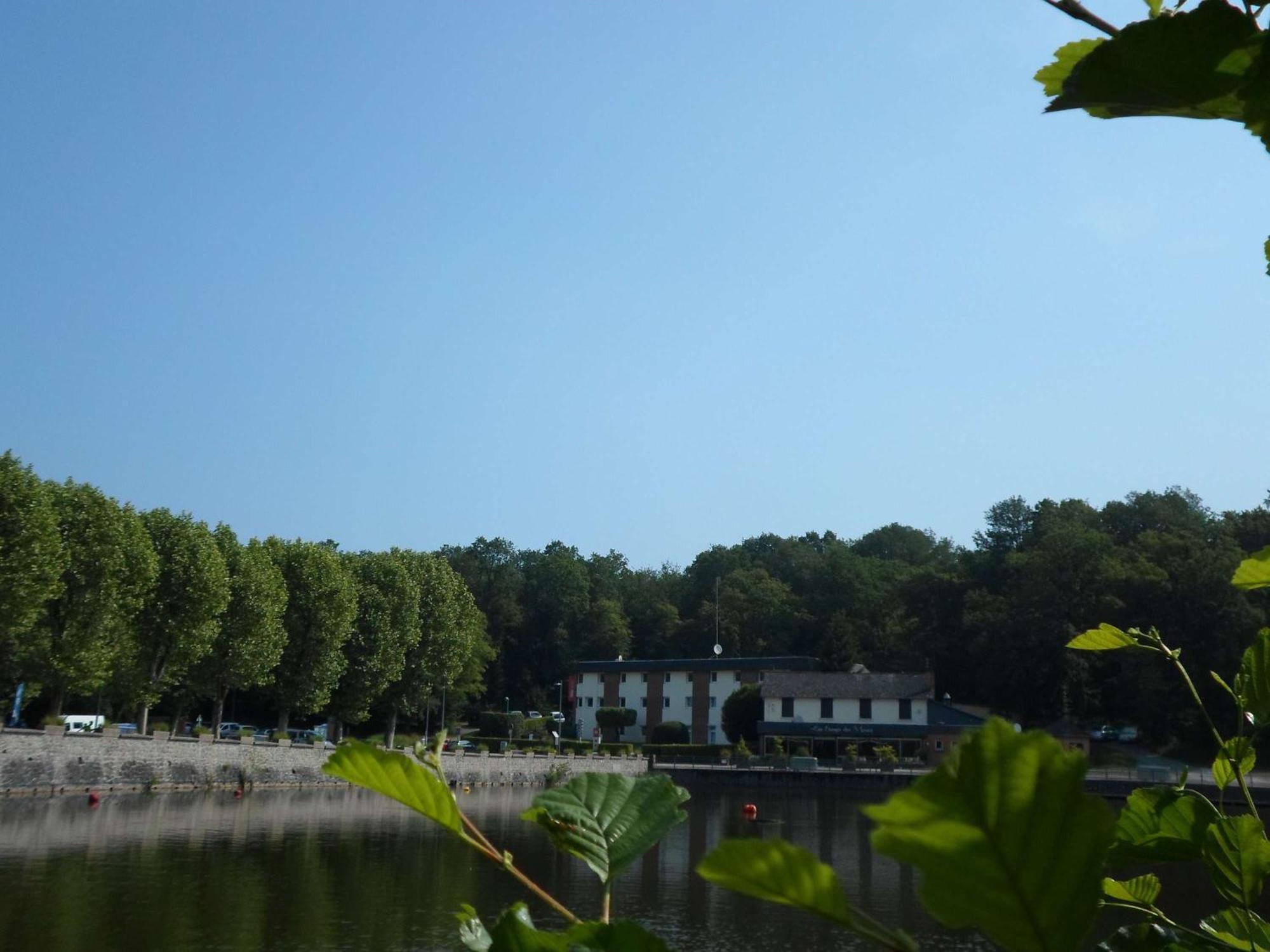 Hotel ibis les Etangs des Moines Fourmies Exterior foto